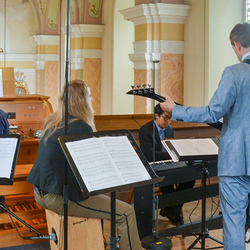 Orgel: Christoph Stering (evangelische Kirche), Cajon: Anja Asel (röm.-kath. Kirche), Klavier: Billy Darmawan, Bass: Stefan Stampler (röm.-kath. Kirche)