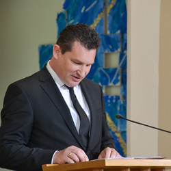 Thomas Brantner der neuapostolischen Kirche Steiermark liest die Lesung aus der Apostelgeschichte