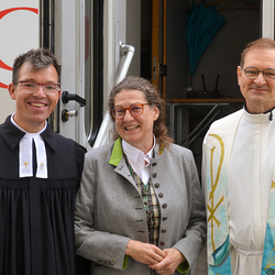 evangelischer Pfarrer Friedrich Eckhardt, ORF Radio Übertragungsleiterin Elisabeth Eisner, röm.-kath. Vikar Gerhard Hatzmann